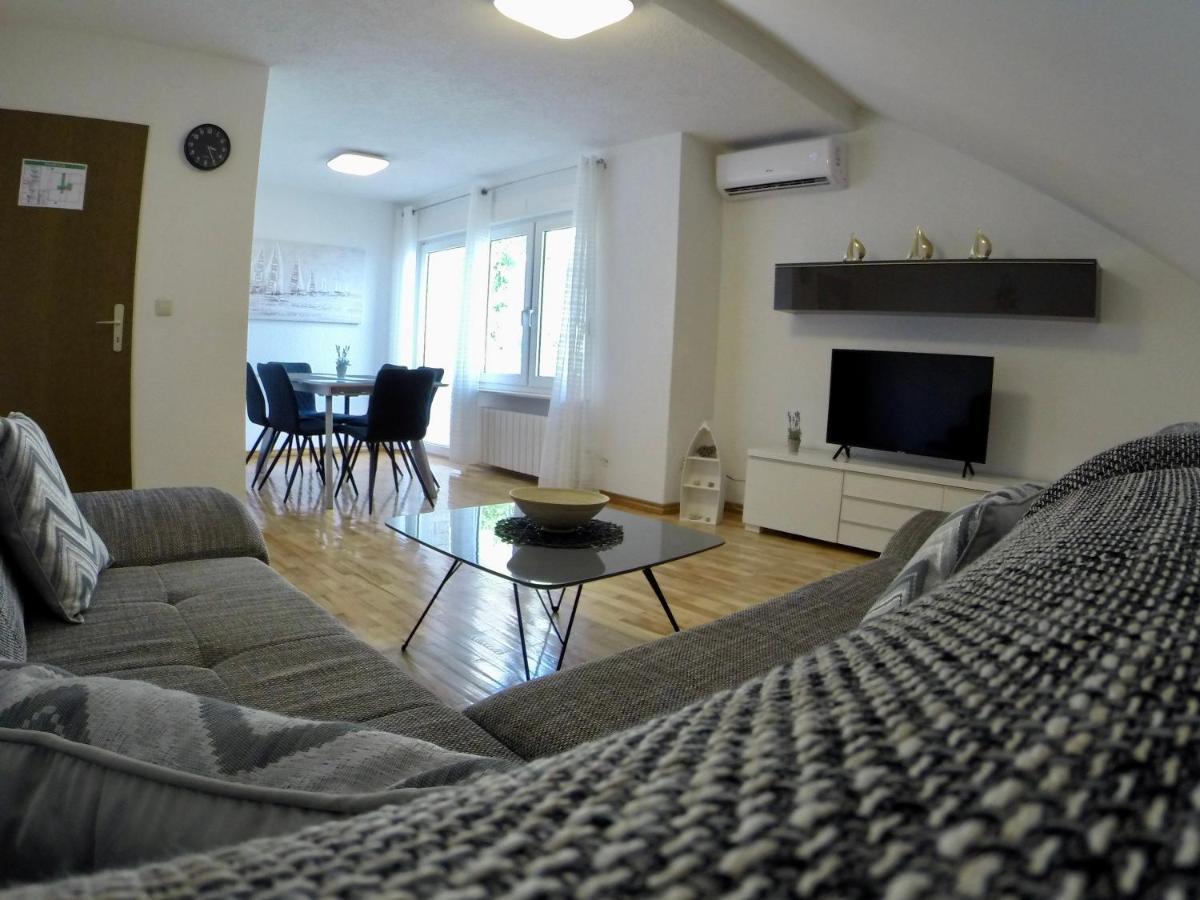 Holiday Apartment Lavanda Sumpetar Jesenice  Exterior photo
