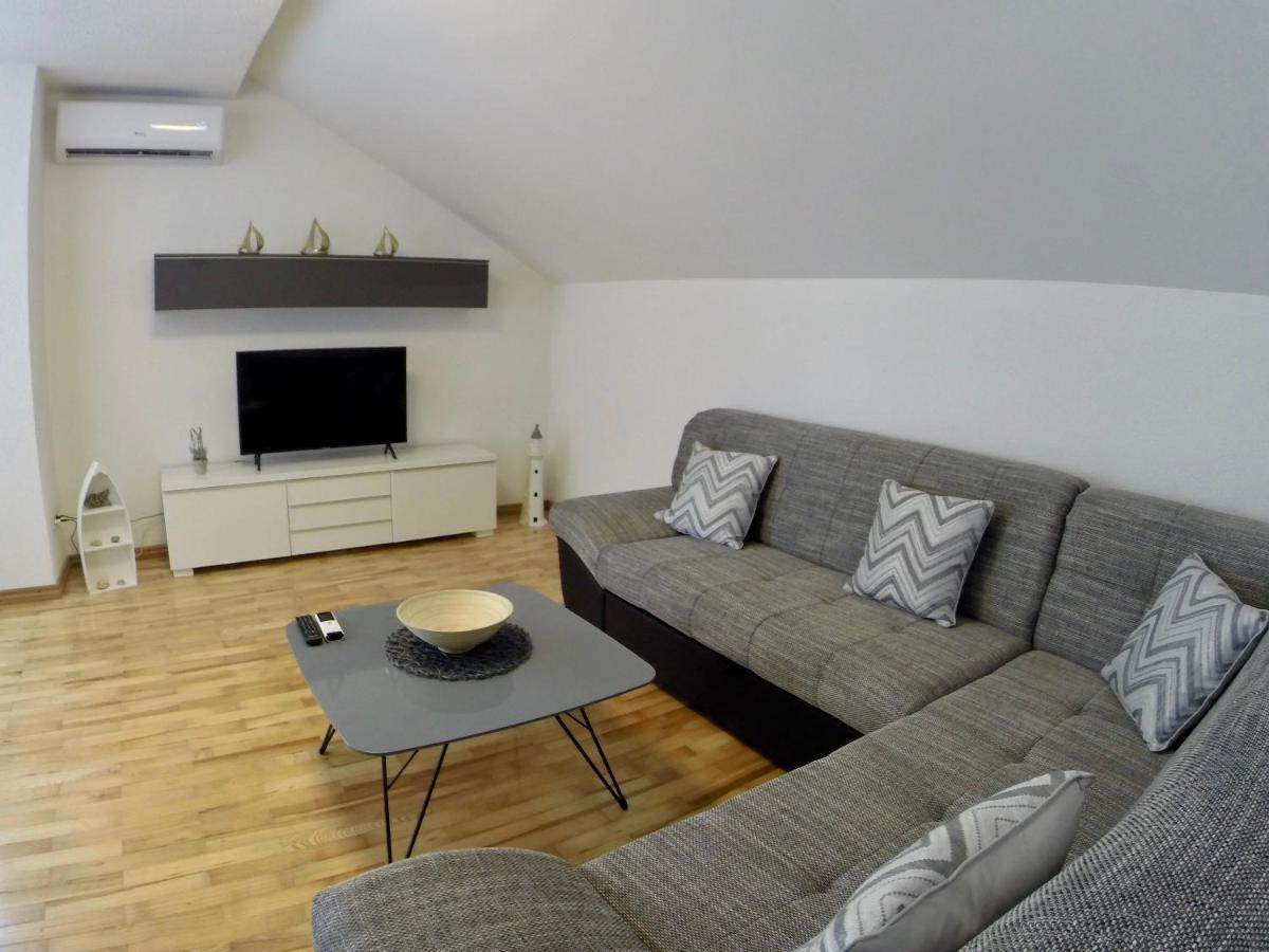 Holiday Apartment Lavanda Sumpetar Jesenice  Exterior photo